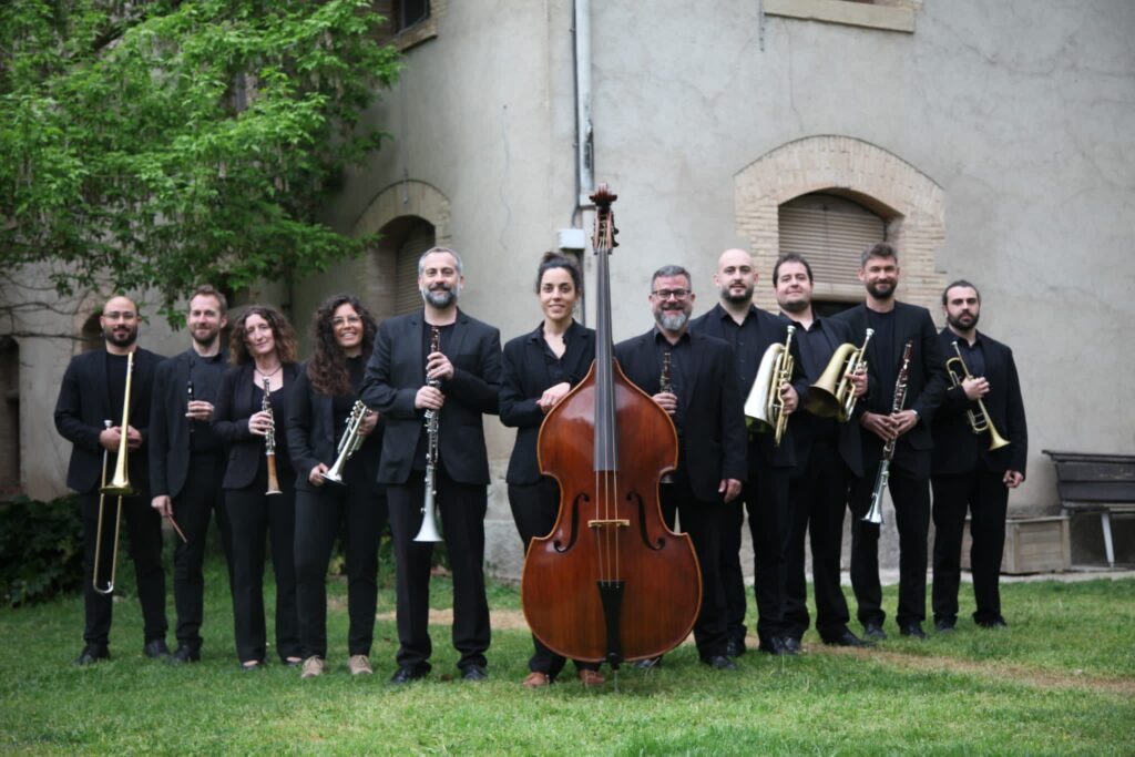 Sardanes (catalan dance): Cobla Marinada
