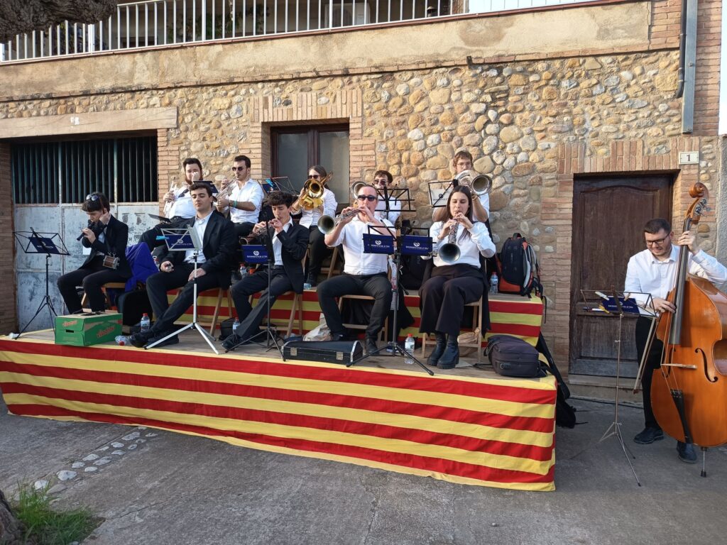 Sardanes (catalan dance): Cobla Rossinyolets
